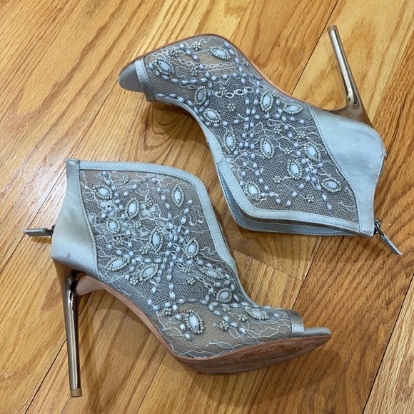 **BCBGMAXAZRIA ICE BLUE BEADED/LACE/SATIN HEELS 8 - Picture 3 of 13
